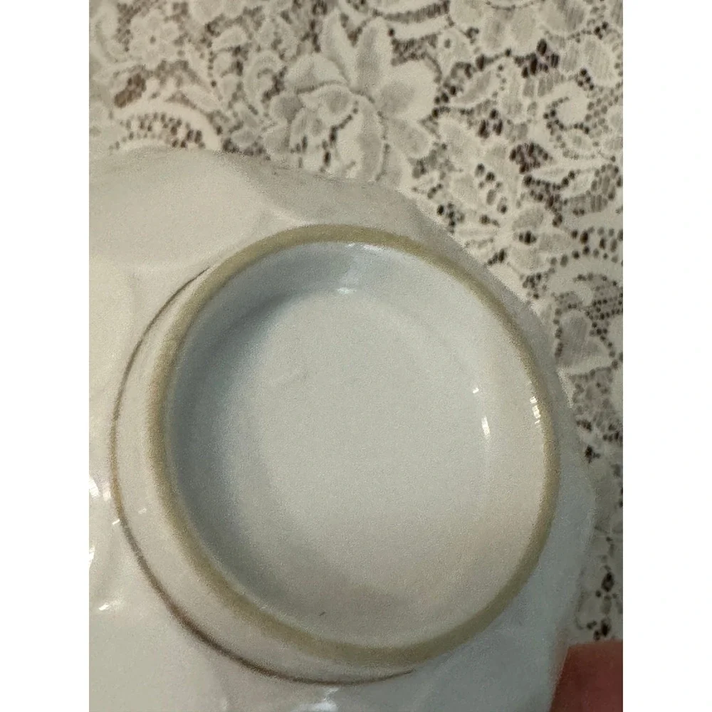 Vintage White Scalloped Porcelain Ribbed Bowl with Gold Rim Flower Shape Decor